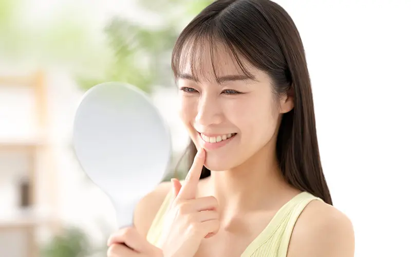 自然な色・透明性の歯を得られる